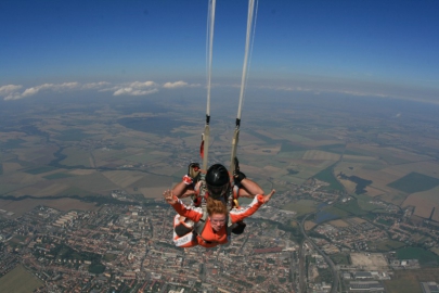 Otevření padáku a let 1